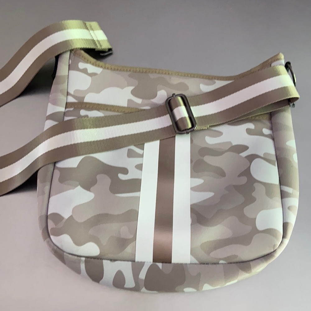 Lightweight crossbody